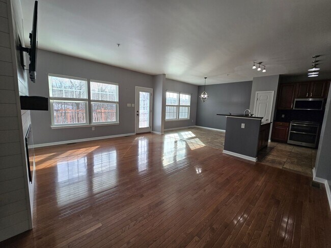 Foto del edificio - Entertainers Dream - Beautifully maintained 3 Bedroom Townhouse in Haymaker Pointe