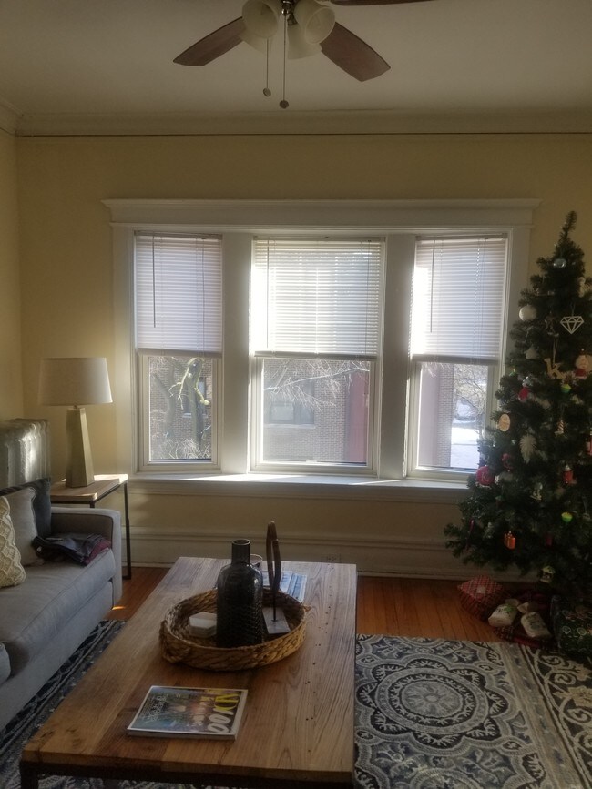 Foto del edificio - 3702 N Wilton Ave