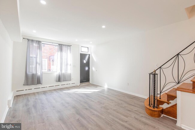 Building Photo - 741 S Darien St