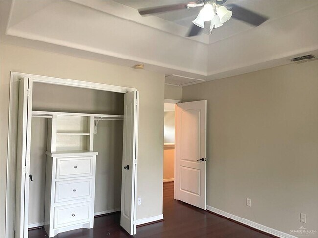 Foto del edificio - 2438 E 5th St