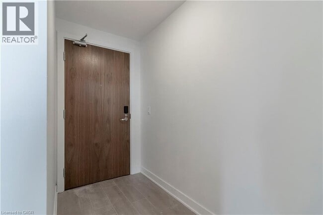 Building Photo - 25 Wellington St S