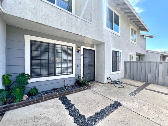 Building Photo - 1380 W 48th St