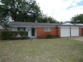 Building Photo - 3813 Wilshire Dr