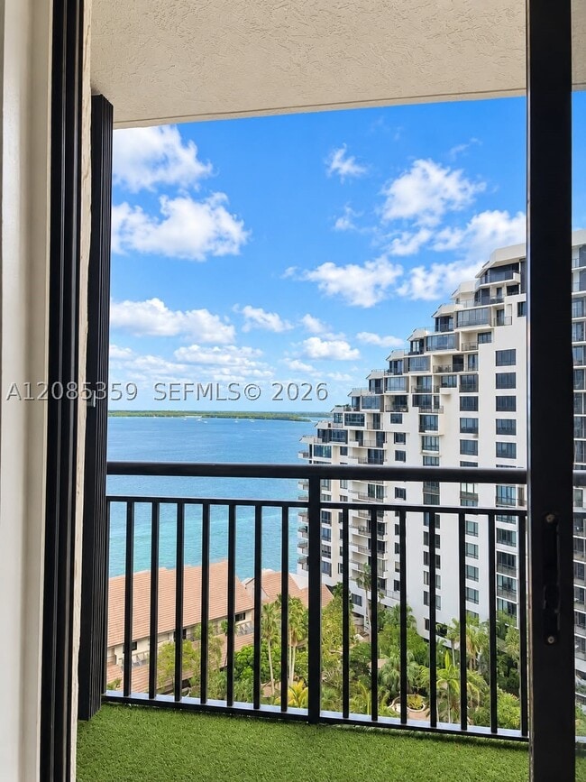 Building Photo - 540 Brickell Key Dr