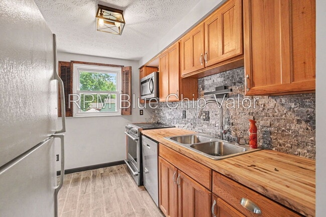 Building Photo - 11674 Greenhaven Ct