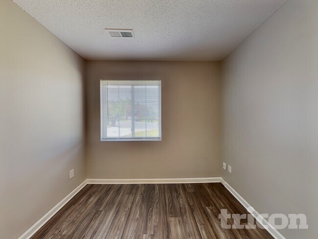 Building Photo - 1135 Edinburgh Dr