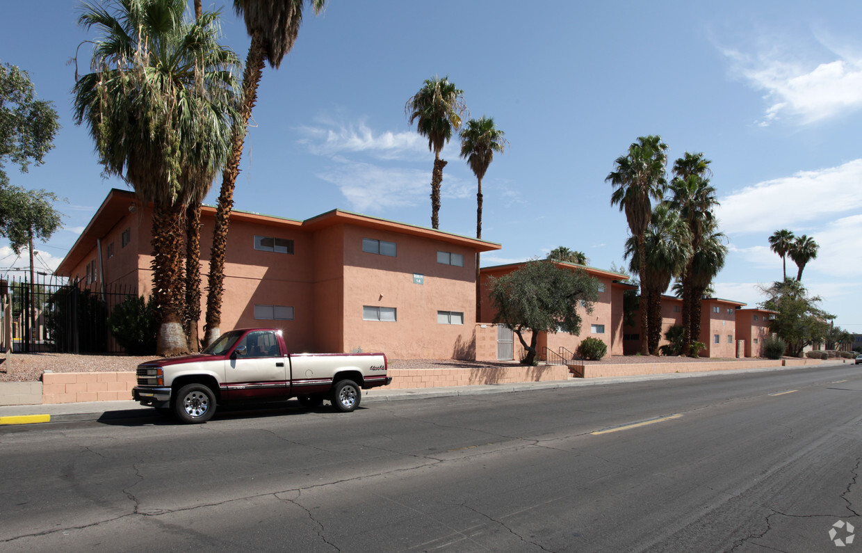 Primary Photo - Desert Aire Apartments