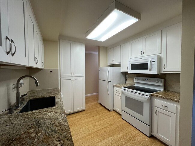 Foto del edificio - 1 bedroom condo in Santa Clara! $2450