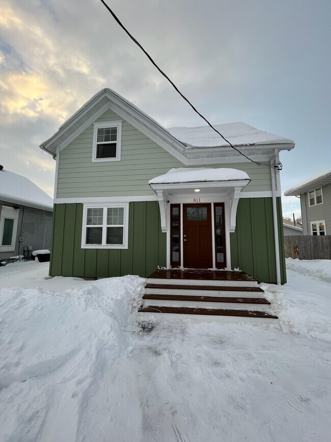 811 9th St S Unit 1, Fargo, ND 58103 Apartments in Fargo, ND