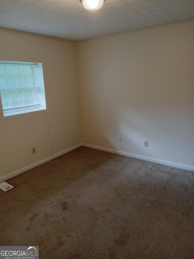 Foto del edificio - 526 N Oak St