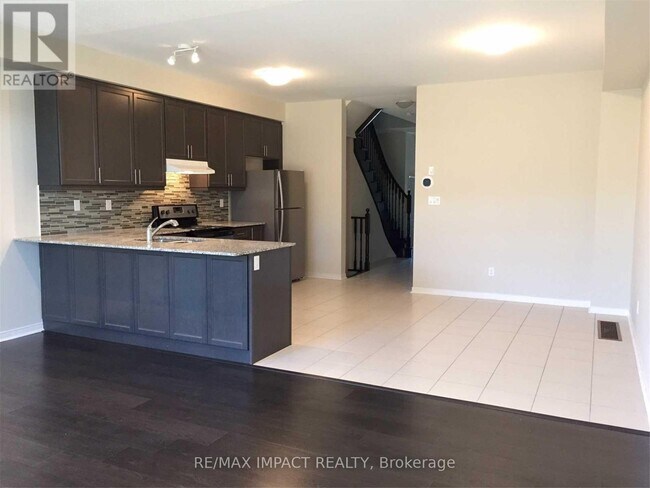 Building Photo - 20 Rimrock Cres
