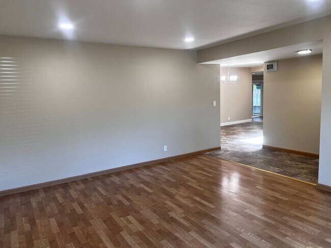 Building Photo - Updated Remodeled Single-Story San Jose Home | 4 Bed, 2 Bath | Blossom Valley