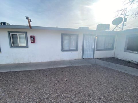 Primary Photo - 2600 E Mesquite Ave