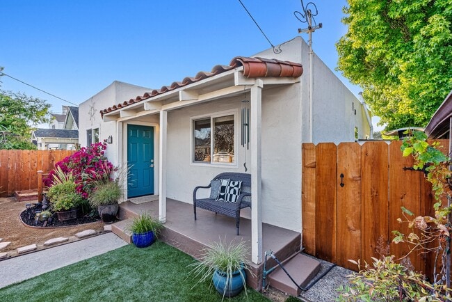 Foto del edificio - 37 Portola Ave