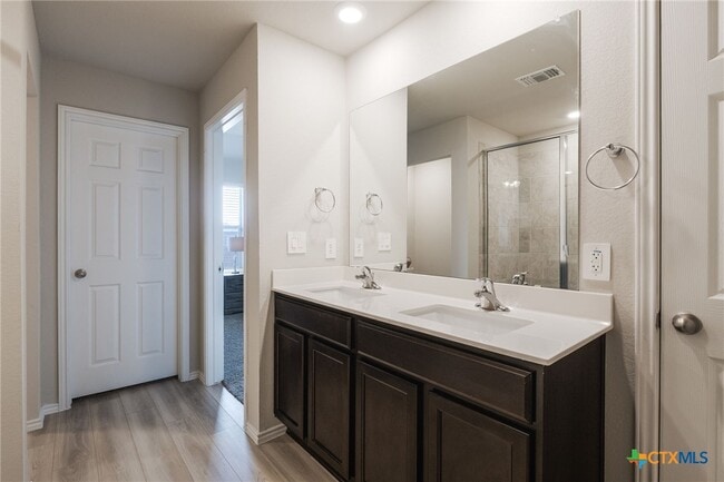 Foto del edificio - 2334 Aylesbury Dr