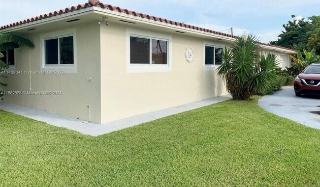 Building Photo - 2250 SW 99th Ave
