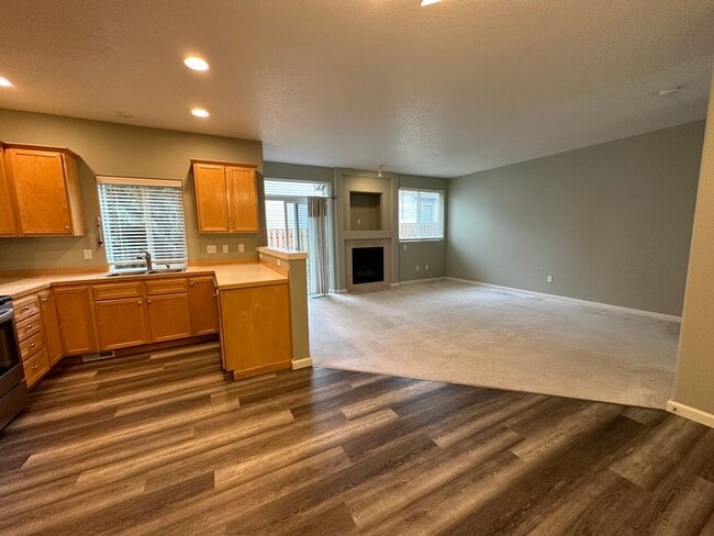 Building Photo - 1573 NW Challis Pl