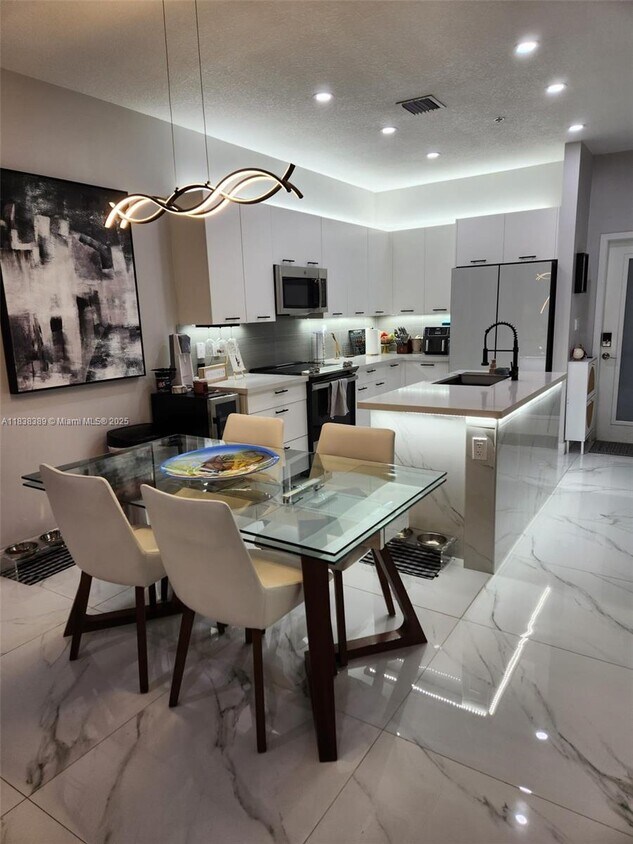 Foto principal - 8363 NW 41st St