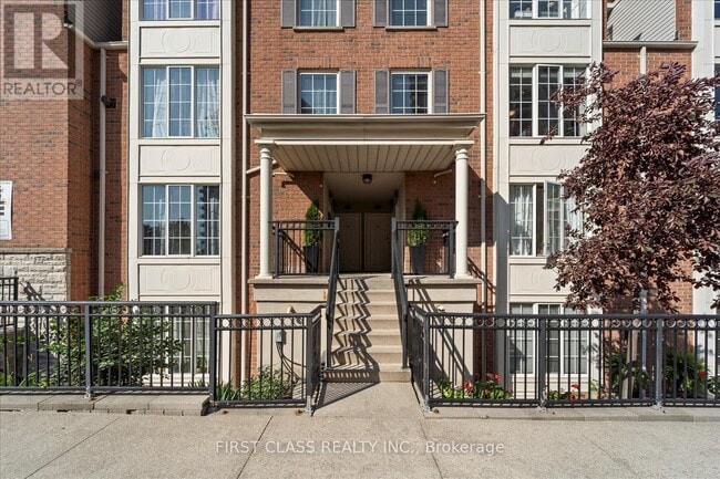 Building Photo - 3-323 Everson Dr