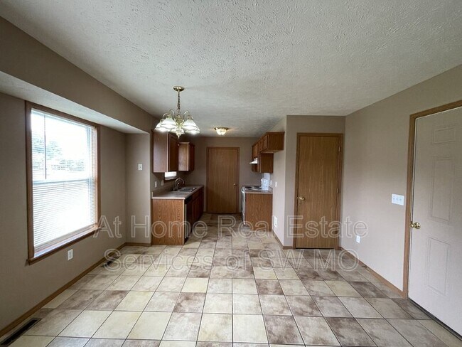 Foto del edificio - 797 S Eric St