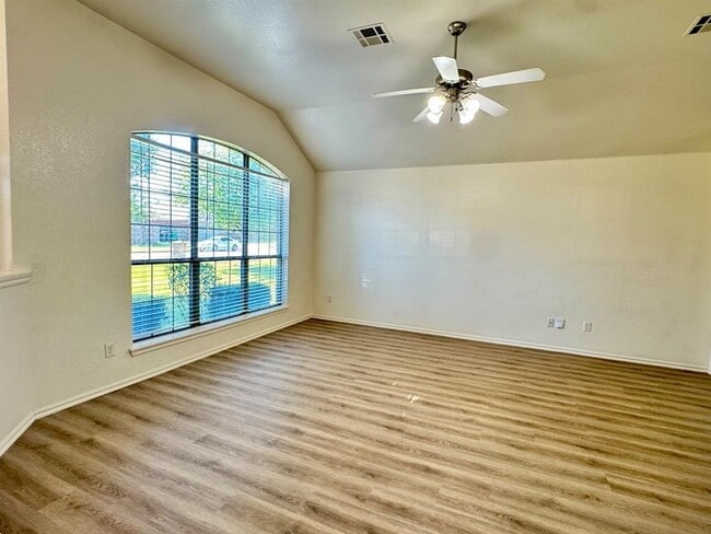 Building Photo - 17609 Gold Dr