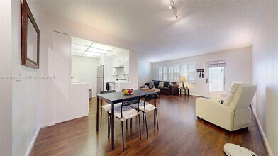 Building Photo - 4047 Rexford A