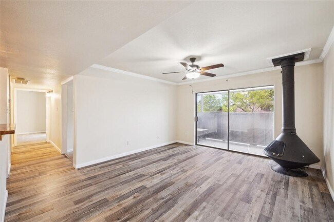 Foto del edificio - 3085 Walnut Bend Ln