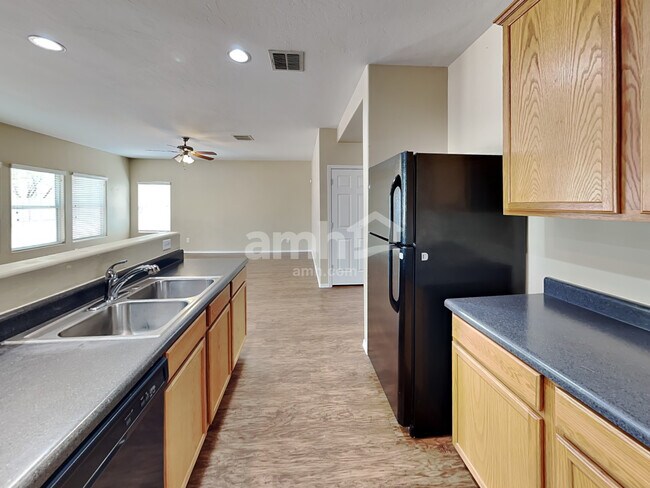 Building Photo - 6467 S Sunrise Valley Dr