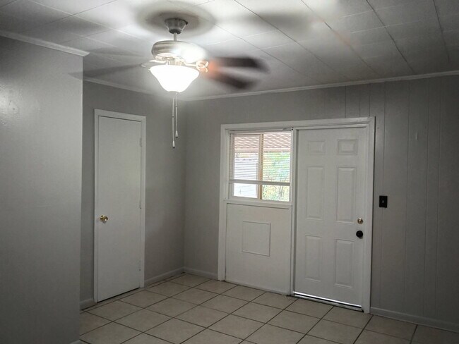 Foto del edificio - 1708 W 24th St