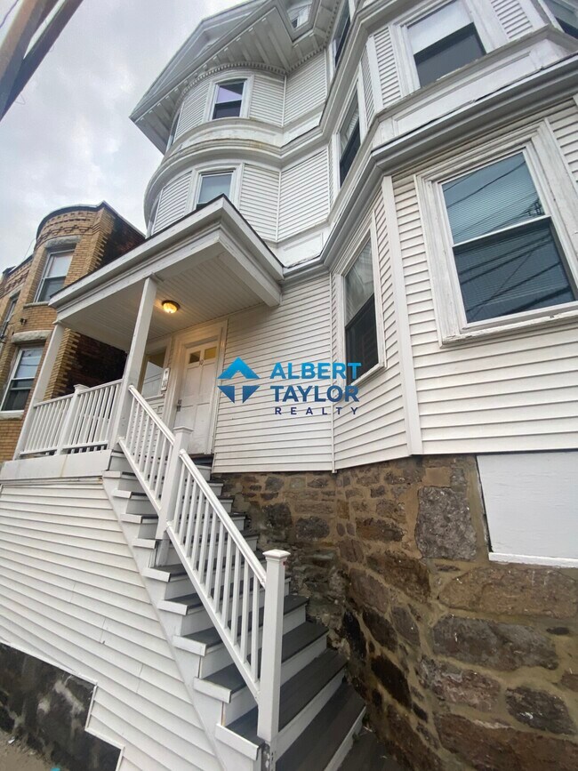 Foto del edificio - 10 Parker Hill Ave