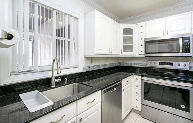 Foto del edificio - 3225 Ramblewood Dr N