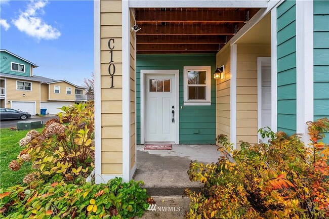 Foto del edificio - Beautifully Updated 3 Bed, 2.5 Bath Townhome in Monroe