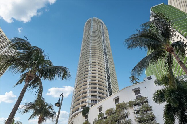 Building Photo - 1750 N Bayshore Dr