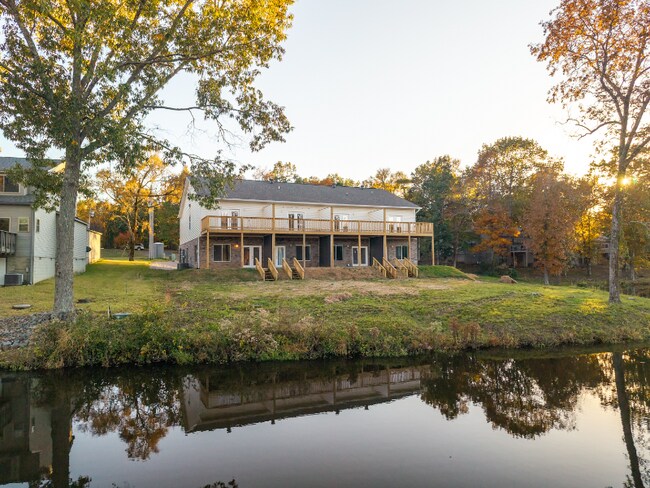 Foto del edificio - 165 Pebble Beach Pl