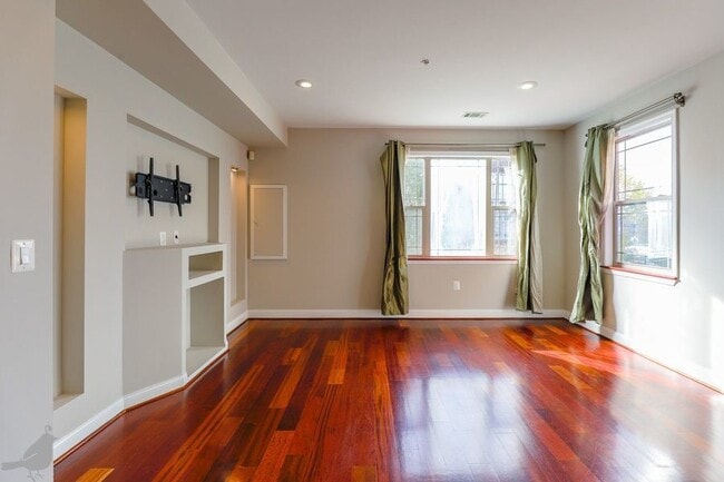 Foto del edificio - 3573 Warder St NW