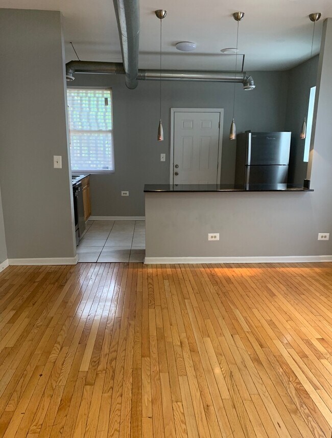 Building Photo - 1530 E 65th Pl