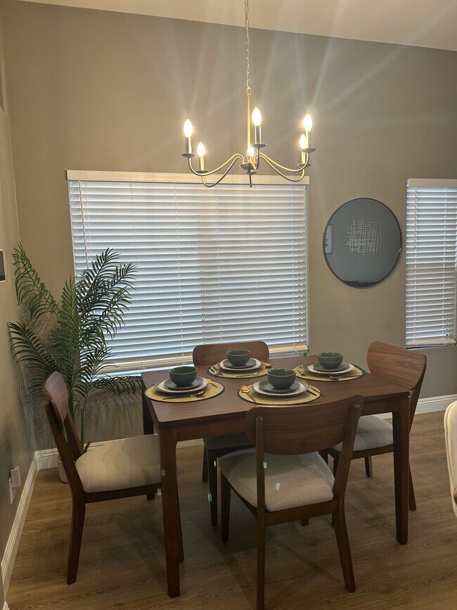 Foto del edificio - 5549 Grand Prix Ct
