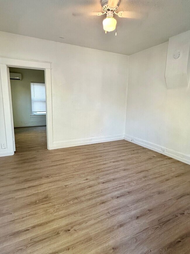 Foto del edificio - 2 Bedroom House Available Now!