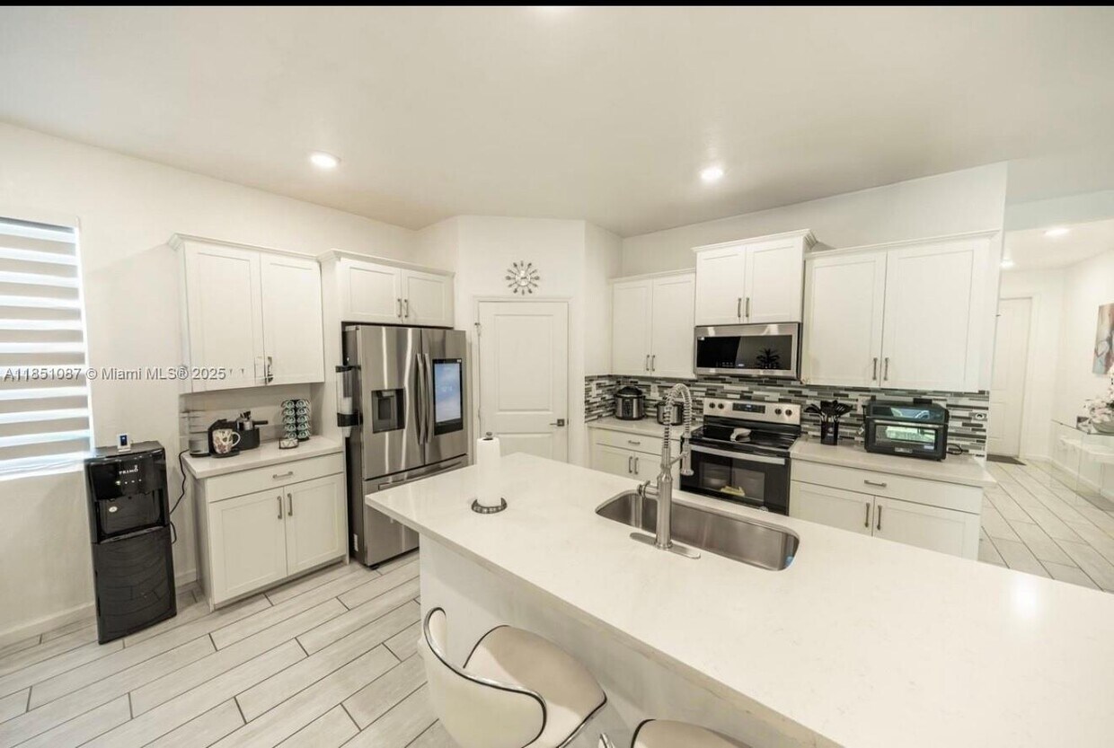 Building Photo - 30600 SW 193rd Ave