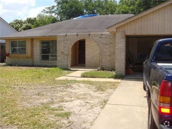 Building Photo - 13307 Oak Ledge Dr