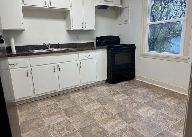 Building Photo - 307 E Park Ave