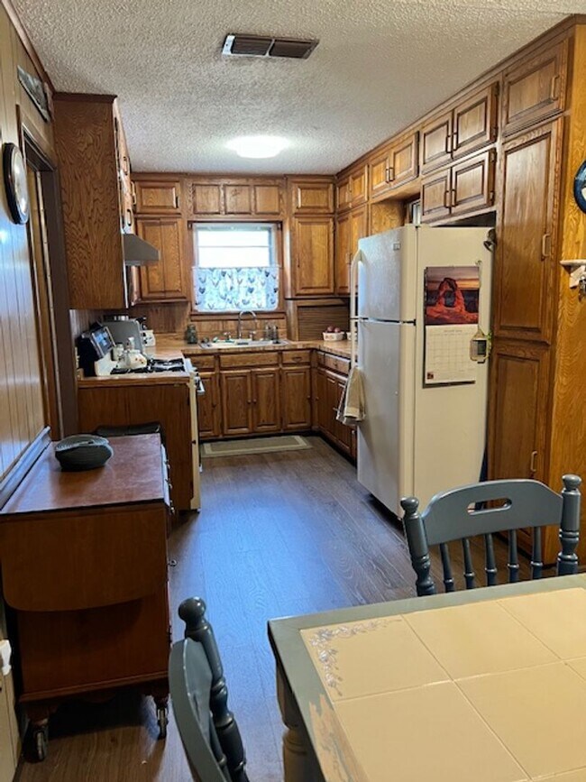 Foto del edificio - 301 W Main St