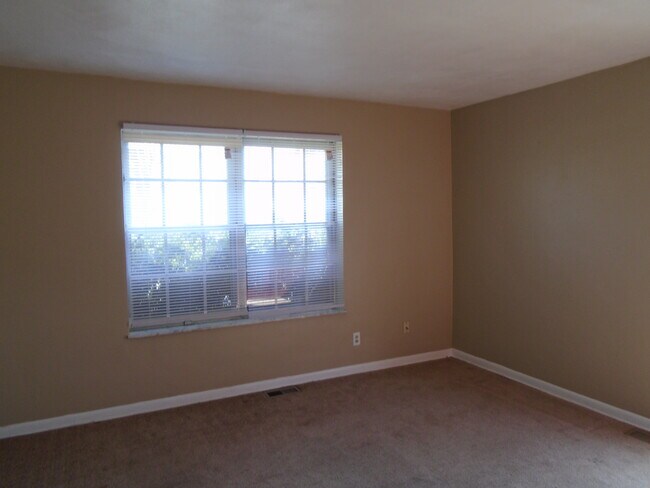 Building Photo - 4103 Crest Dr