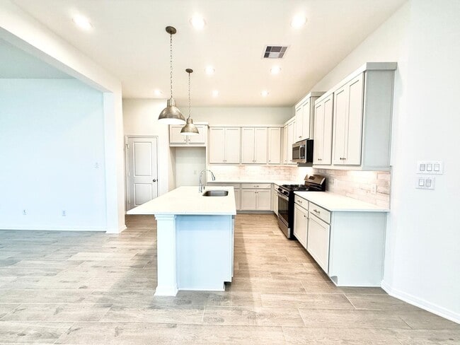 Building Photo - 620 Silver Pear Ct