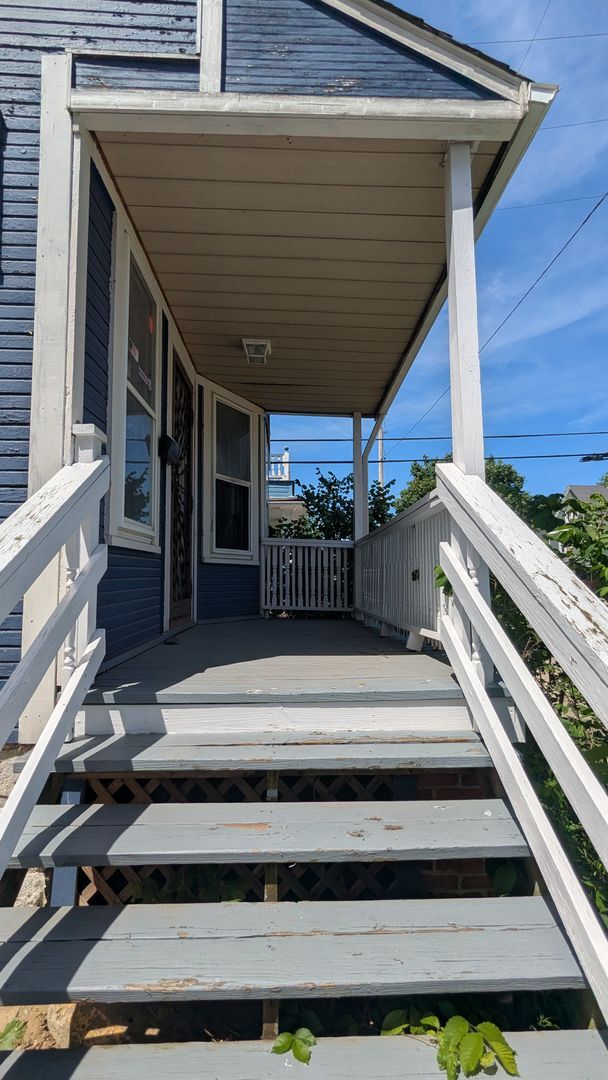 Foto del edificio - Discover this three-bedroom, one-bath home in Cleveland