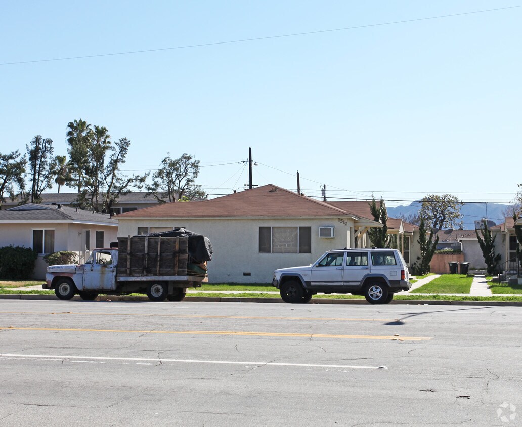 Primary Photo - 1512 W Victory Blvd