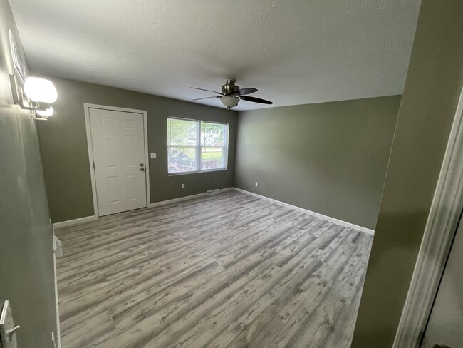 Building Photo - 2540 Edgewater Dr