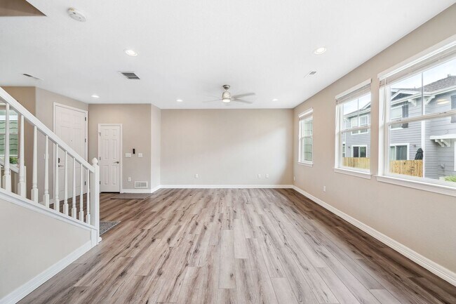 Foto del edificio - Modern 3BD, 2.5BA Cottonwood Condo with At...