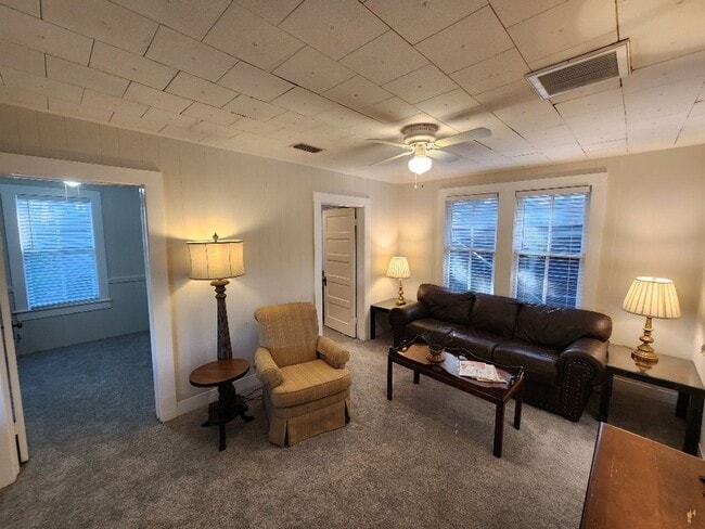 Foto del edificio - Quaint downtown riverside 2 Bedroom 1 Bath...