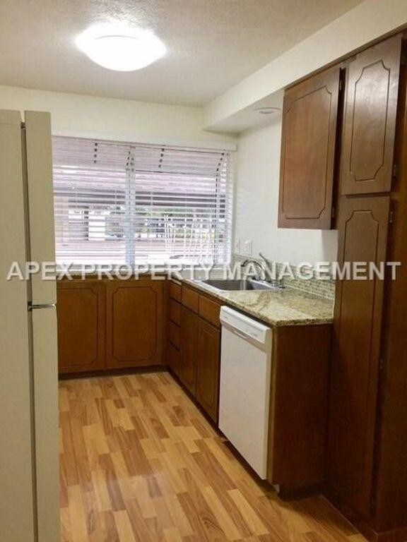 Building Photo - 3092 S Gekeler Ln